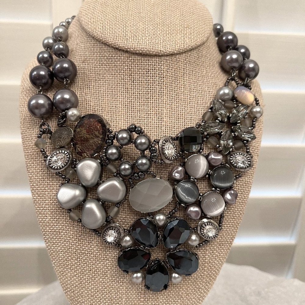 CHICO'S STUNNING Web Necklace Shades of Grey Crystals & Pearls Like NEW